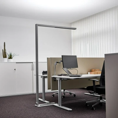 Afbeelding van Arcchio LED kantoor vloerlamp Jolinda, zilver, 4.000 K, sensor