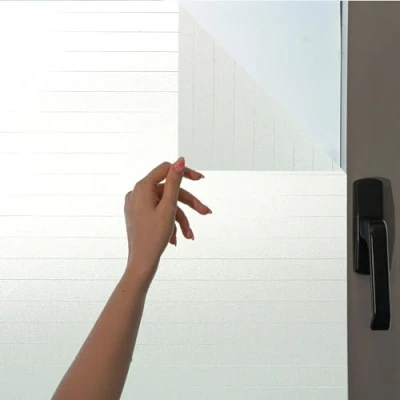 Afbeelding van MARAPON® Raamfolie, 105 x 200 cm, met fijne strepen, melkglasfolie, inkijkbescherming, statisch hechtend, e book professionele tips, voor ramen
