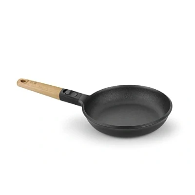 Afbeelding van BRA MARKET Pan 22 cm, gegoten aluminium, afneembare handgreep van natuurlijk hout, PFOA vrije anti aanbaklaag, geschikt voor alle soorten keukens, inclusief inductie.