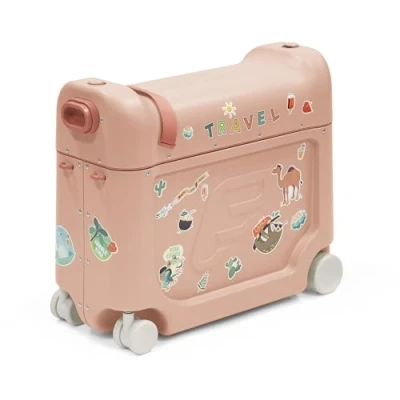Afbeelding van Stokke JetKids BedBox, Coral Pink Rolkoffer voor kinderen van 2 7 jaar (tot 35 kg) Goedgekeurd door veel luchtvaartmaatschappijen Inclusief matras en verstelbare riem, Koraal Roze, Vakantie