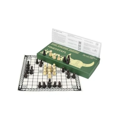 Afbeelding van Hnefatafl Board Game Viking Schaakset, The Masters Edition met stoffen bord en gedetailleerde harsonderdelen