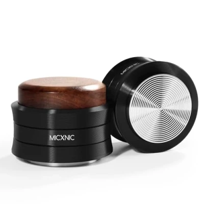 Afbeelding van MICXNIC Koffietamper 58 mm met veer voor filterhouder, zelfnivellerend espressokussen golvende basis van roestvrij staal, hout en zwart