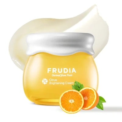 Afbeelding van FRUDIA. Citrus Light Cream Mini. Jeju Mandarijnextract bevat vitamine C. Geeft glans en stimuleert de huid. Verfrissende werking. Inhoud: 10 g.