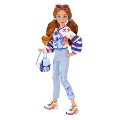 Afbeelding van Disney ily 4EVER Modieuze poppennaad met rood haar, 30 cm hoog 13 gewrichtspunten, twee complete outfits om te combineren en een Mickey glitterring voor jou