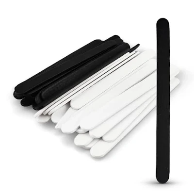 Afbeelding van Netuno 40 x witte en zwarte houten stokjes, ijsstaafjes, 11,4 cm, voor knutselen, decoratie, knutselstokjes
