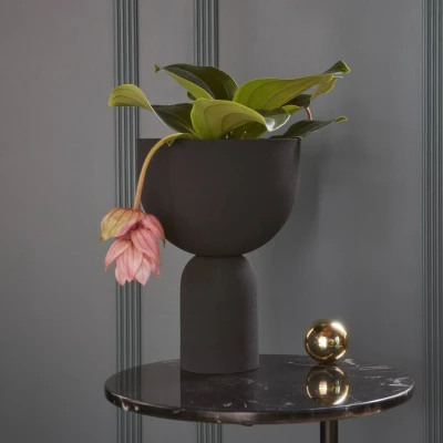 Afbeelding van AYTM Torus bloempot, zwart, Ø 22 cm, hoogte 30,6 ijzer