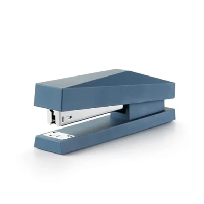 Afbeelding van Miquelrius Nietmachine, geschikt voor nietjes 24/6, afmetingen 122 x 60 76,5 mm, capaciteit tot 20 vellen, kleur blauw