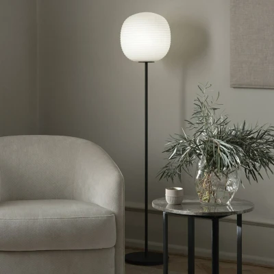 Afbeelding van New Works Lantern Medium vloerlamp, hoogte 150cm