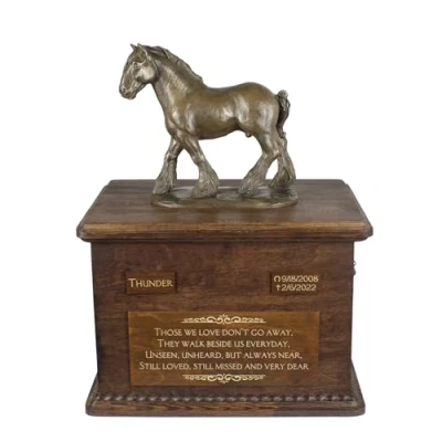 Afbeelding van Persoonlijke urn voor paardenas met beeldje en gravure, groot formaat