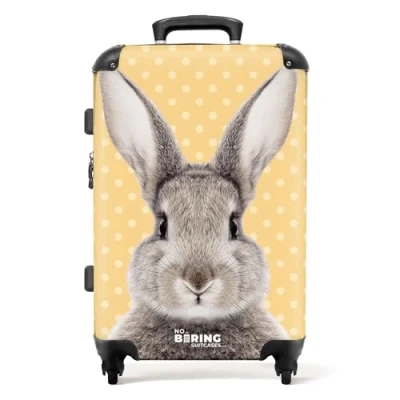 Afbeelding van NoBoringSuitcases.com® Koffer groot Rolkoffer lichtgewicht Konijn portret met gele achtergrond Reiskoffer 4 wielen Grote trolley XL 20 kg bagage
