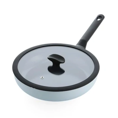 Afbeelding van BK Enjoy hapjespan Ø 28cm deksel PFAS vrij lichtblauw koelgrepen ovenbestendig tot 160