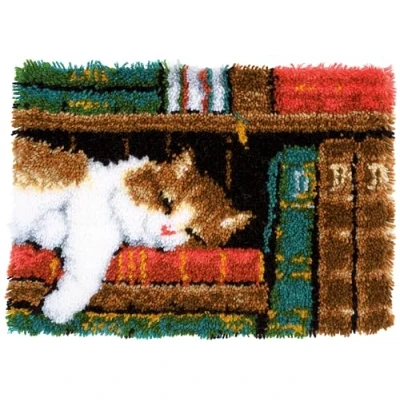 Afbeelding van Knooptapijt kit Slapende kat in boekenrek Vervaco PN 0149896