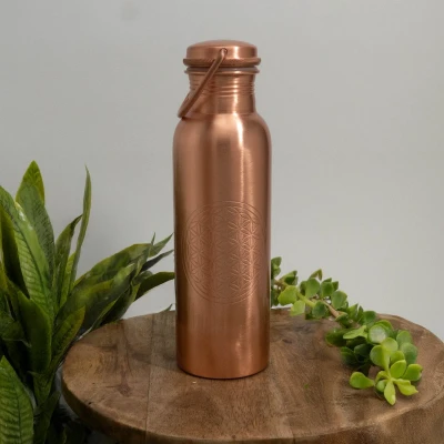 Afbeelding van Puur koperen waterfles flower of life met handgreep ± 750 ml (zware uitvoering)
