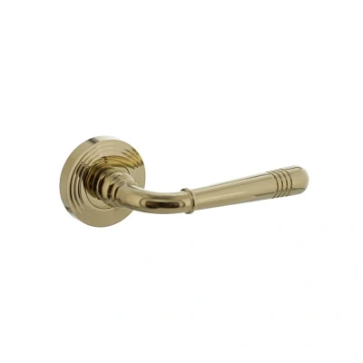 Afbeelding van Intersteel Deurkruk Emily op rozet ø55x10 mm messing gelakt Onlinedeurenkopen.nl