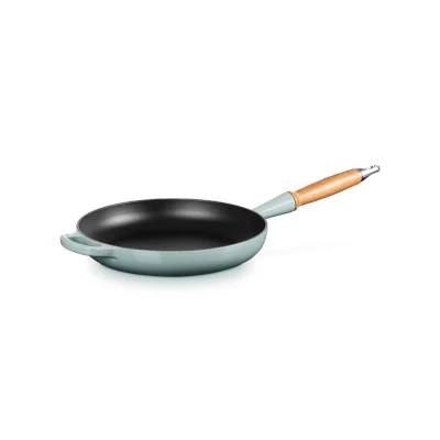 Afbeelding van Le Creuset Koekenpan Signature met Houten handvat &#039;Sea Salt&#039; Ø26cm