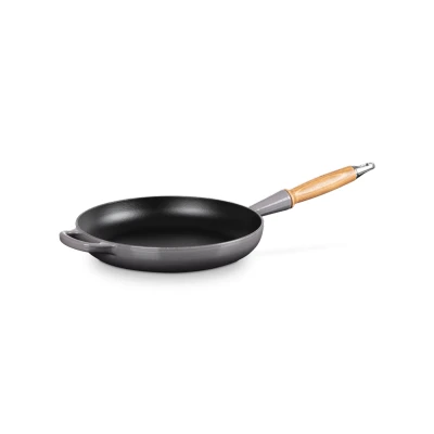 Afbeelding van Le Creuset Koekenpan Signature met Houten handvat &#039;Flint&#039; Ø26cm