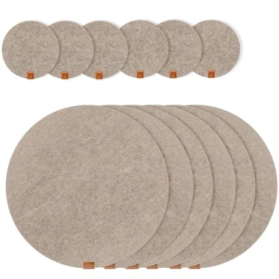 Afbeelding van Miqio® Set van 6 ronde vilten placemats, afwasbaar, met echt leren label en onderzetter, placemats onderzetters, wasbaar, beige