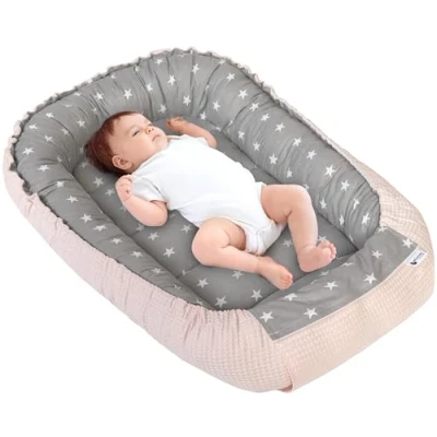 Image de Medi Partners Reducteur de Lit Bebe Réducteur Bébé 100x60x15cm Cocon et Naissance couffin Nid d&#039;ange 100% Coton Gaufre (Étoiles Grises avec Rose Clair)
