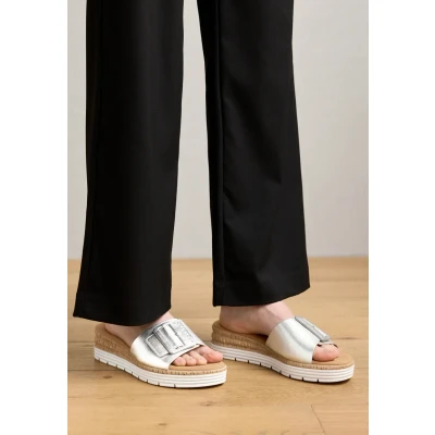 Afbeelding van Gabor Comfort Pantoffels, Dames, Maat: 40, Silver coloured Leer