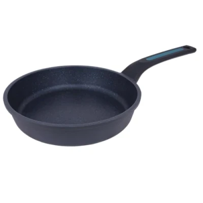 Afbeelding van Thera / antiaanbakpan 20 cm gegoten aluminium Geschikt voor elke keuken ergonomisch kunststof en siliconen handvat energiebesparingssysteem vaatwasmachinebestendig Kleur Zwart blauw