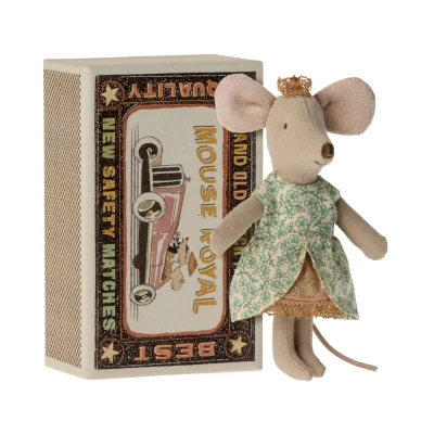 Afbeelding van Maileg knuffelmuis kleine zus prinses in luciferdoosje 10 cm