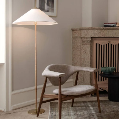 Afbeelding van GUBI 9602 vloerlamp, messing, met canvas kap
