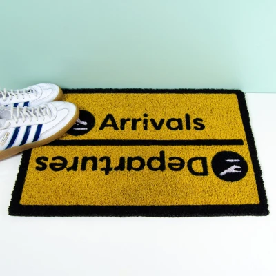 Afbeelding van Out of the Blue Arrivals Departures deurmat 60 x 40 cm met ophangkaart