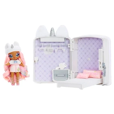 Image de Na Surprise 3 in 1 Backpack Bedroom Licorne avec Poupée Mannequin Whitney Sparkles et Ensemble Sac à Dos Rose en Peluche Penderie Enfants de 4 ans +