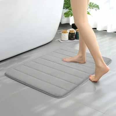 Afbeelding van Oamwrae Badmat antislip, 43 x 63 cm absorberende badmat, machinewasbaar zacht badkamertapijt, douchemat sneldrogend voor douche en bad, grijs