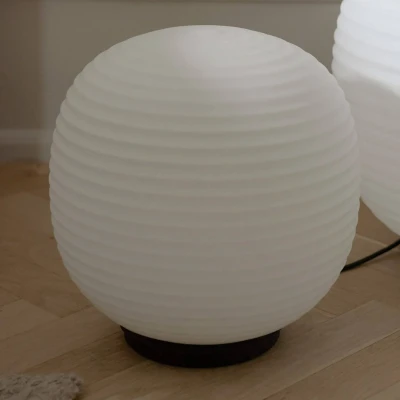 Afbeelding van New Works Lantern Globe Medium tafellamp, Ø 30cm