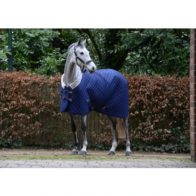 Image de Weatherbeeta Medium Stable Rug Comfitec Deluxe Diamond Quilt Standard Neck 220g Marin 145/195
