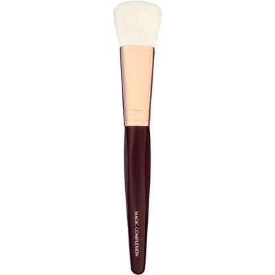 Afbeelding van Charlotte Tilbury Magic Complexion Brush Foundationkwast Bordeauxrood