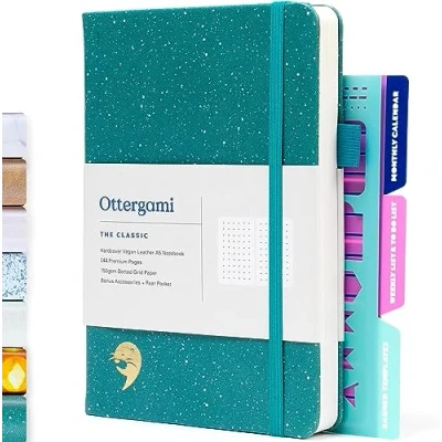 Afbeelding van Ottergami Bullet Journal, gestippeld, A5, 192 pagina&#039;s, groen gespikkeld, notitieboek 15 x 21 cm, papier 150 g/m² tegen slabbetjes, met elastiek, 3 sjablonen pennenhouder