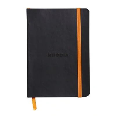 Image de RHODIA 117302C Carnet Souple Noir A6 10,5 x 14,8 cm Ligné 144 pages Papier Clairefontaine Ivoire 90 g/m² Marque Page, Fermeture Élastique Couverture Simili Cuir Collection Rhodiarama