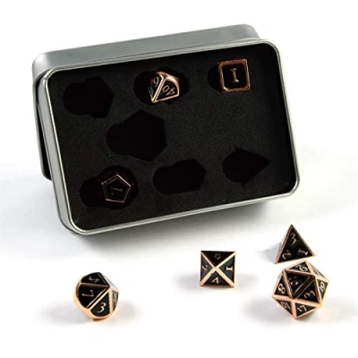 Afbeelding van shibby 7 metalen veelvlakkige dobbelstenen voor rollenspellen en tafelspelen in koperlook zwart steampunk met opbergdoos