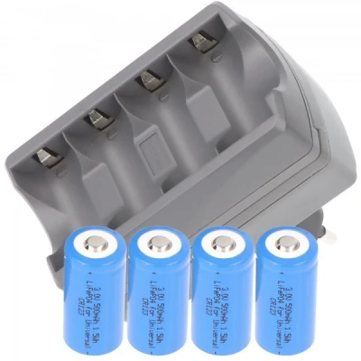 Afbeelding van CR123 oplader inclusief 4x CR123A Li ion batterijen, vierweglader (niet geschikt voor bewakingscamera)