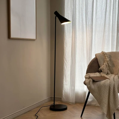 Afbeelding van Dyberg Larsen vloerlamp DL12, zwart, hoogte 139 cm, metaal