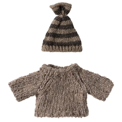 Afbeelding van Maileg poppenkleding grote broer gebreide trui en muts