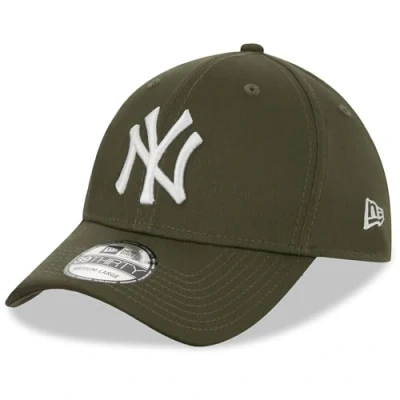Image de New Era York Yankees MLB League Essential Vert Olive 39Thirty Casquette Extensible