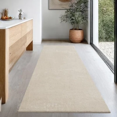 Afbeelding van Vloerkleed voor woonkamer of slaapkamer in beige 80x300 cm Modern en zacht kortpolig tapijt Rechthoekig Antislip onderkant Wasbaar tot 30 Graden Rug for bedroom or living room RELAX kleed by The Carpet
