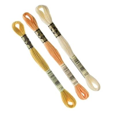 Afbeelding van DMC Set van 3 strengen assortiment Geel kraag. 728 3854 3823, Gemalen borduurgaren 117MC, 100% katoen Past op alle technieken en ondergronden, ideaal kruissteek