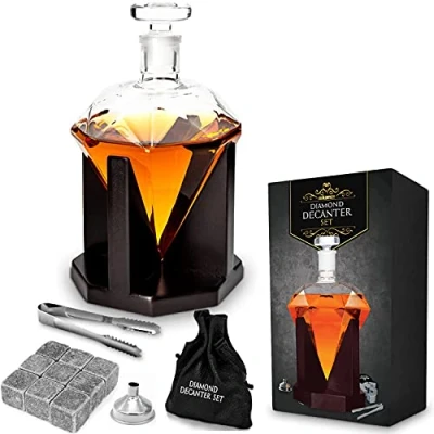 Afbeelding van MikaMax Whiskey Karaf Diamant Decanter Optimaal Behoudt van Smaak Inclusief Eiken Voet, Ijstang, Trechter, Fluwelen Zakje met 9 Whisky Stenen 850ml