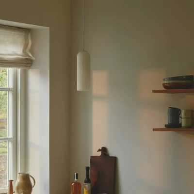 Afbeelding van Hanglamp Miella, geribbeld glas, gesatineerd/wit