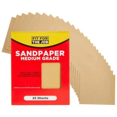 Image de Fit For The Job 25 grandes feuilles papier de verre à grains moyens A4 pour poncer le bois, les meubles, métal, plâtre la rénovation maison, décoration et plus, 230mm x 280mm
