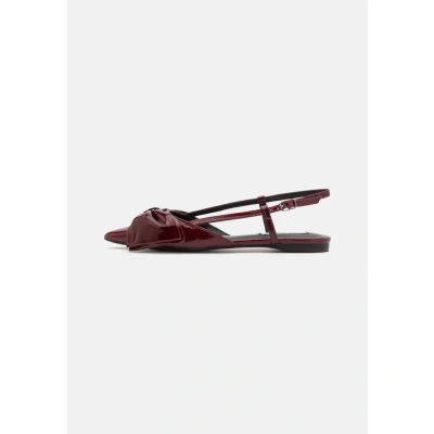 Afbeelding van Steve Madden dames Dazzled ballerina van lakleer met strikdetail in de kleur Bordeauxrood, maat: 38