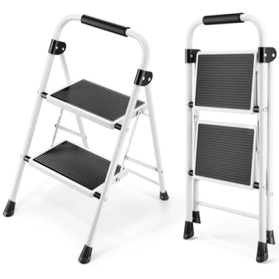 Afbeelding van KINGRACK Opvouwbare trapladder met 2 treden antislip en breed pedaal, kleine handgreep, robuuste stalen ladder, lichte draagbare trapladder, voor volwassenen, huis, keuken, wit