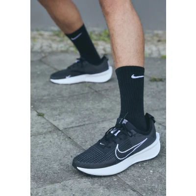 Afbeelding van Nike Performance Interact RUN Hardloopschoenen neutraal, Heren, Maat: 44, Black/white/anthracite Textiel/ synthetisch