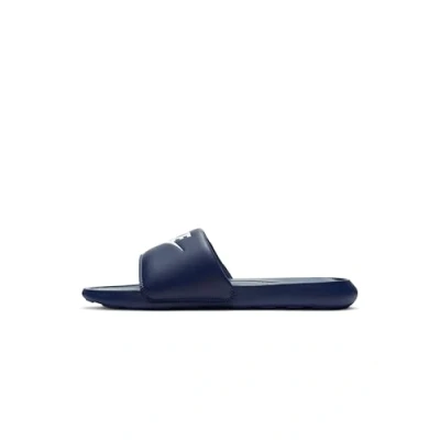 Image de NIKE W VICTORI ONE SLIDE PRINT Women, girls. Baskets, Midnight Navy White Navy, 44 EU