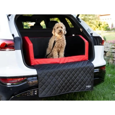 Afbeelding van CopcoPet Travel Bed/hondenreisbed van kunstleer/hondenautobed/waterafstotende diermatras/hondenbed met dekbed als bescherming tegen krassen en vuil, ca. 90 x 70 cm, rood/zwart
