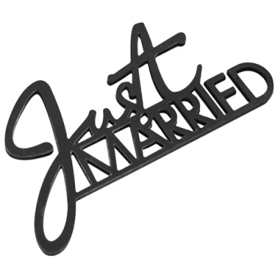 Afbeelding van Ginger Ray Zwarte houten tafelbordjes “Just Married“ 7 x 12 cm